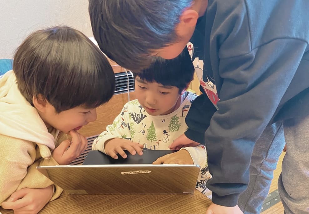 子どもたちがワイワイしてる様子